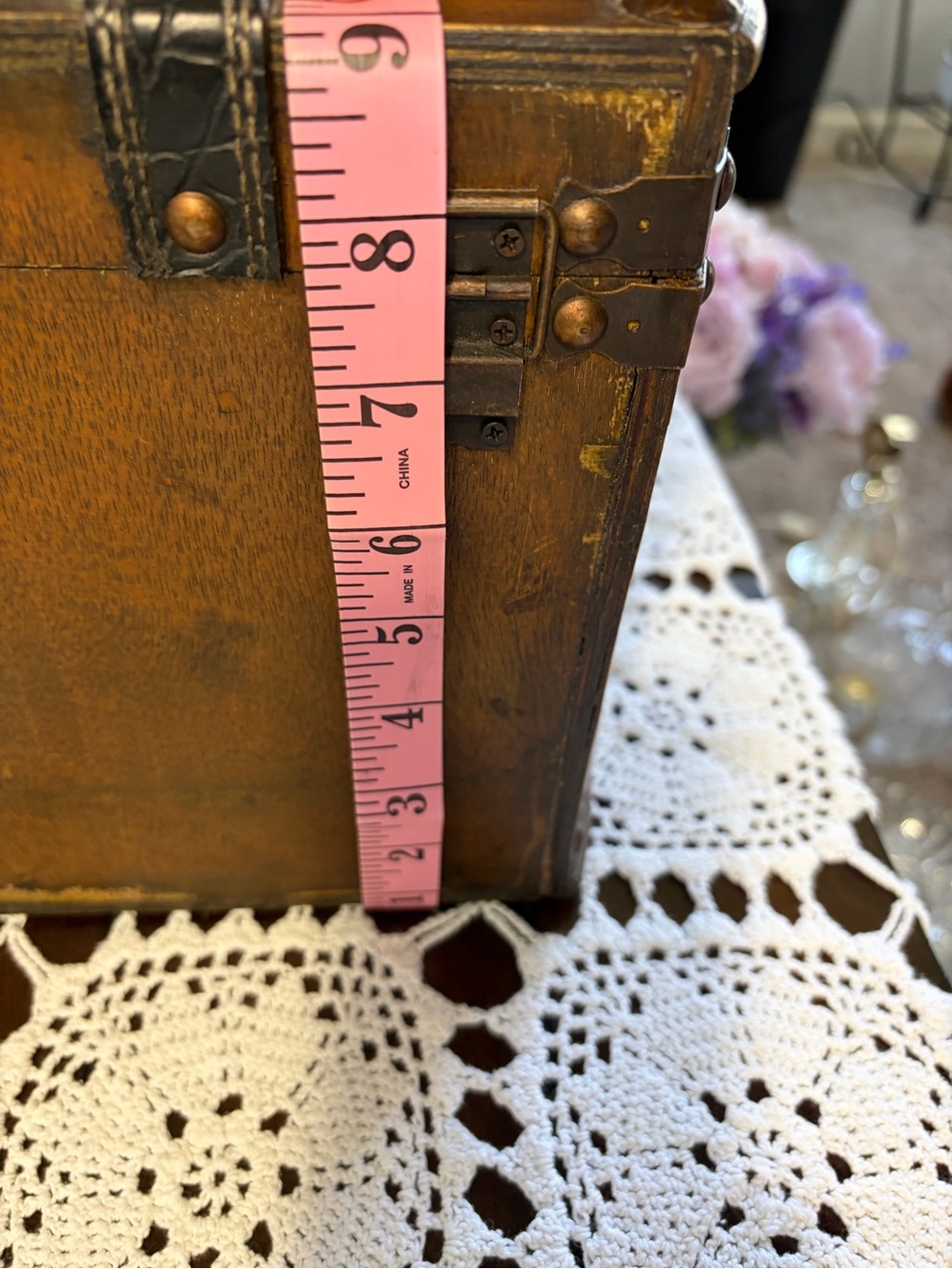 Vintage Wood and Leather 1/2 Circle Carrying Case - Picture 6 of 9